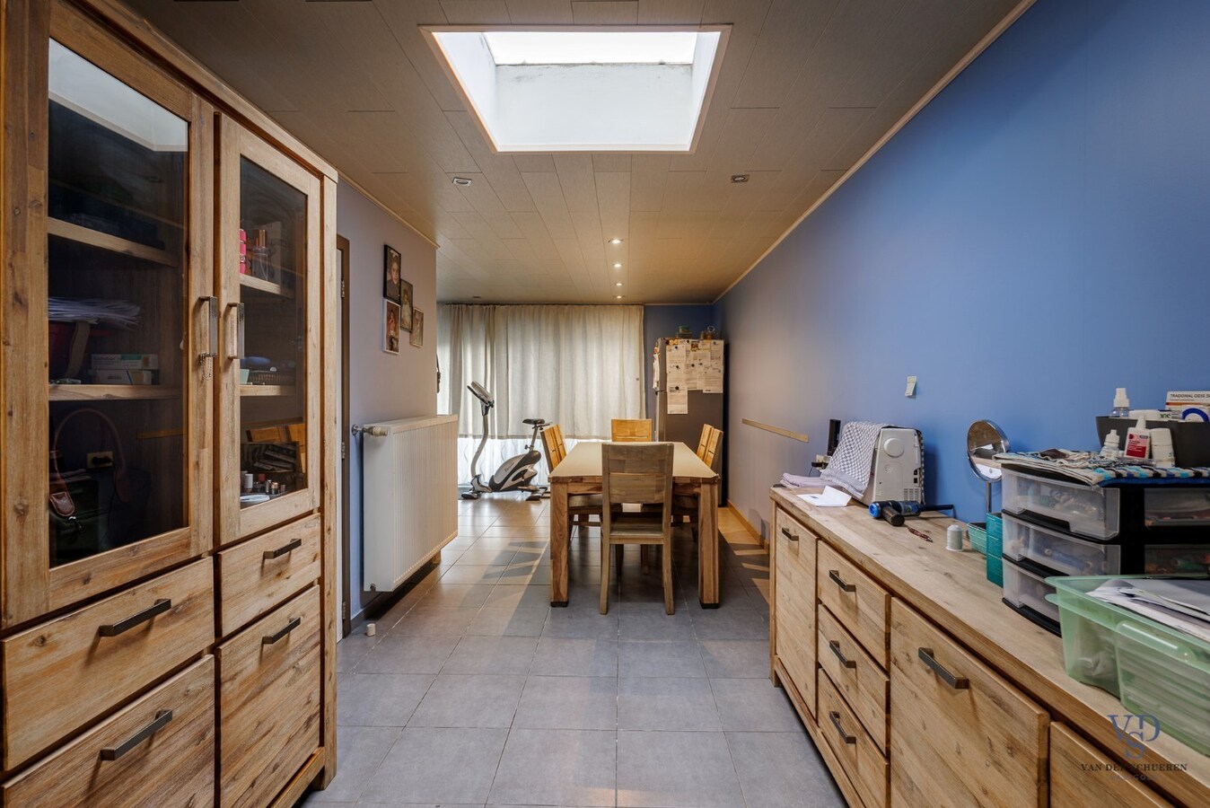 Woning met tuin én 2 staanplaatsen én car-port. 