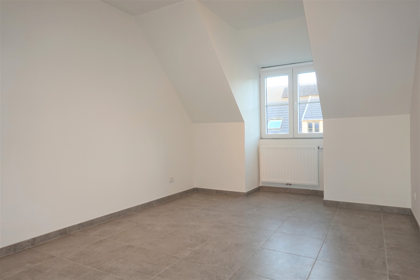 Halfopen nieuwbouw met inpandige garage 