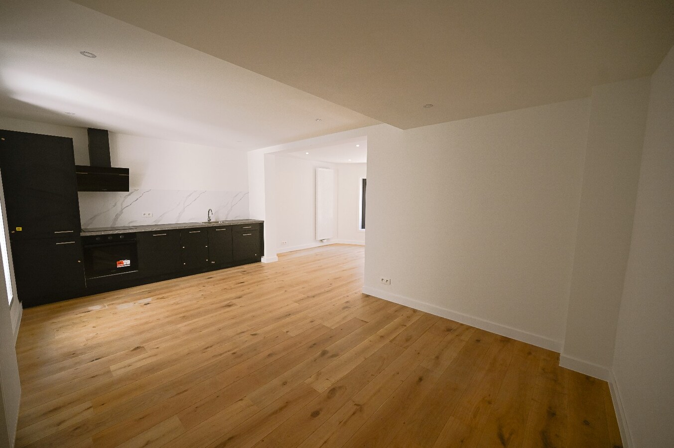 KNAP GERENOVEERD LICHTRIJK APPARTEMENT CENTRUM BLANKENBERGE 