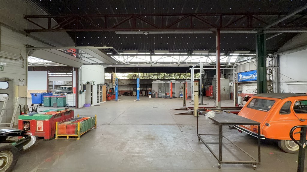Showroom met magazijn te huur aan het Handelsdok in Gent