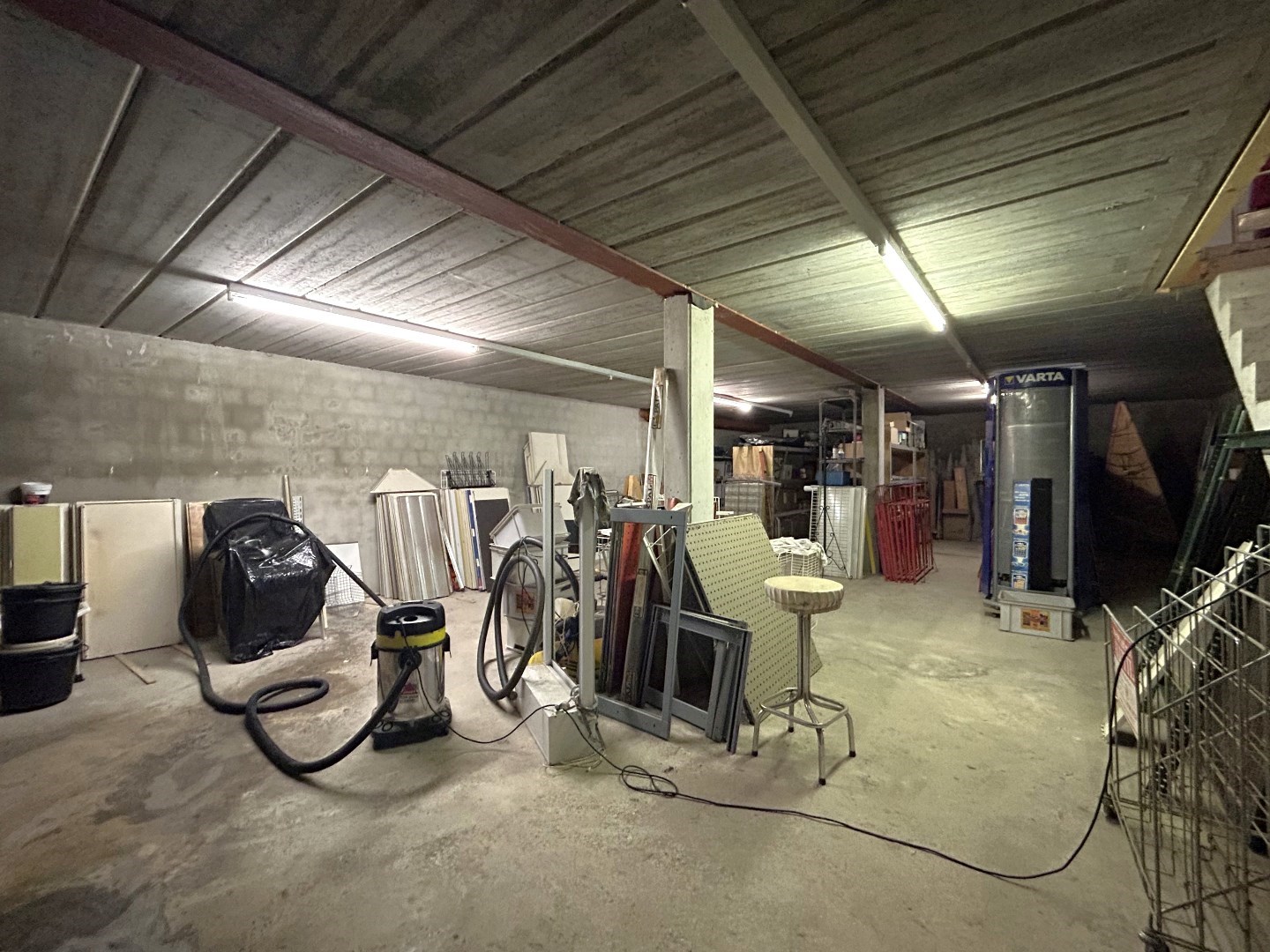 Handelsgelijkvloers op commerciële ligging in centrum Geel 