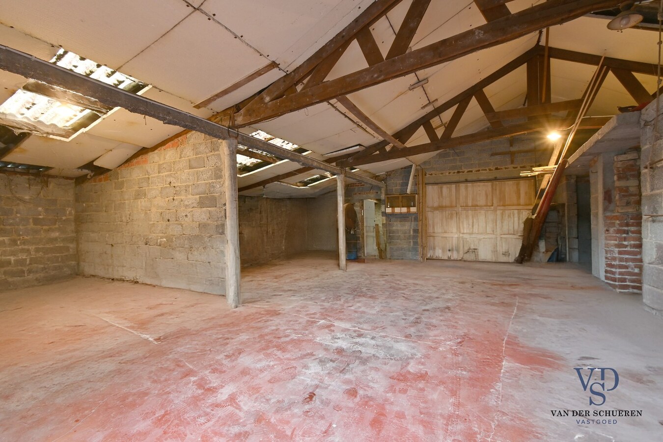 Bungalowwoning met afzonderlijke loods 