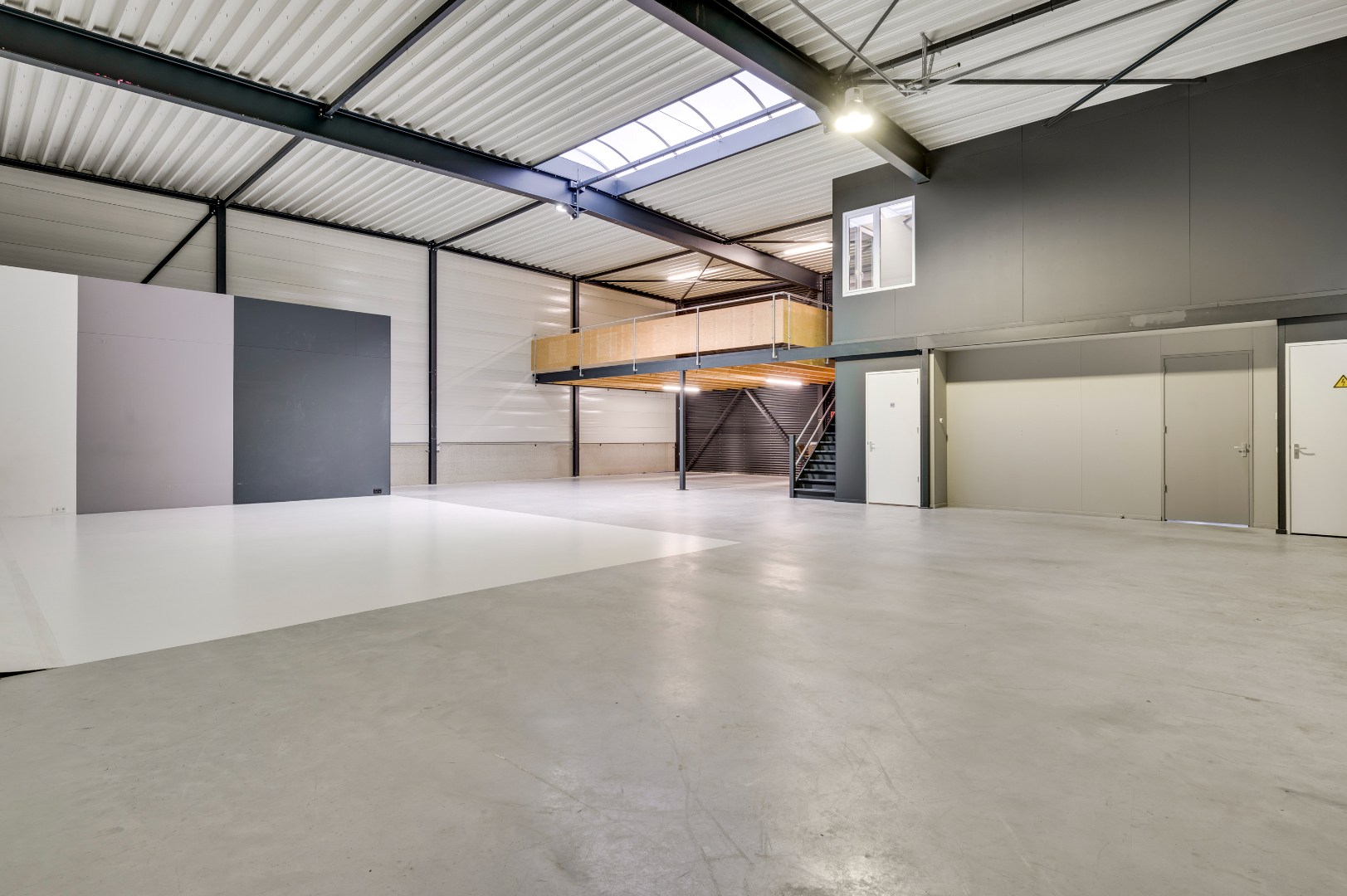 Hangar (Loods) te huur in Weert