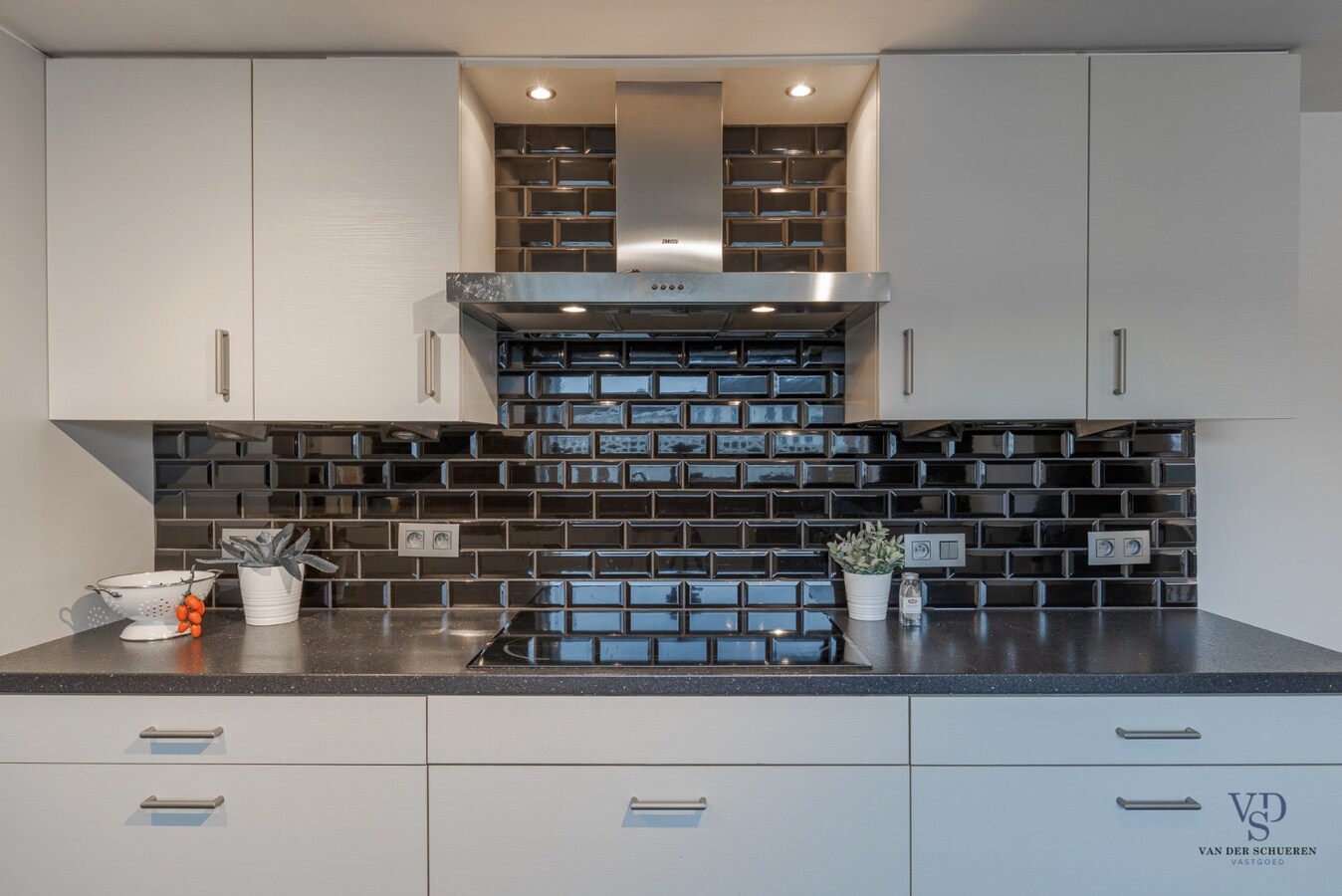 Ruime, deels gerenoveerde Half Open Bebouwing 