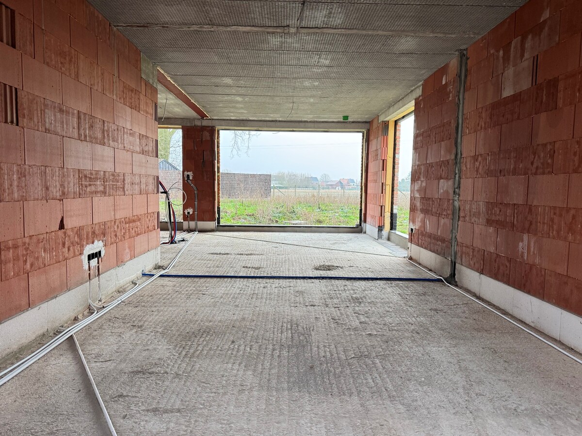 Nieuwbouwwoning met 4 slaapkamers en tuin te Koekelare 