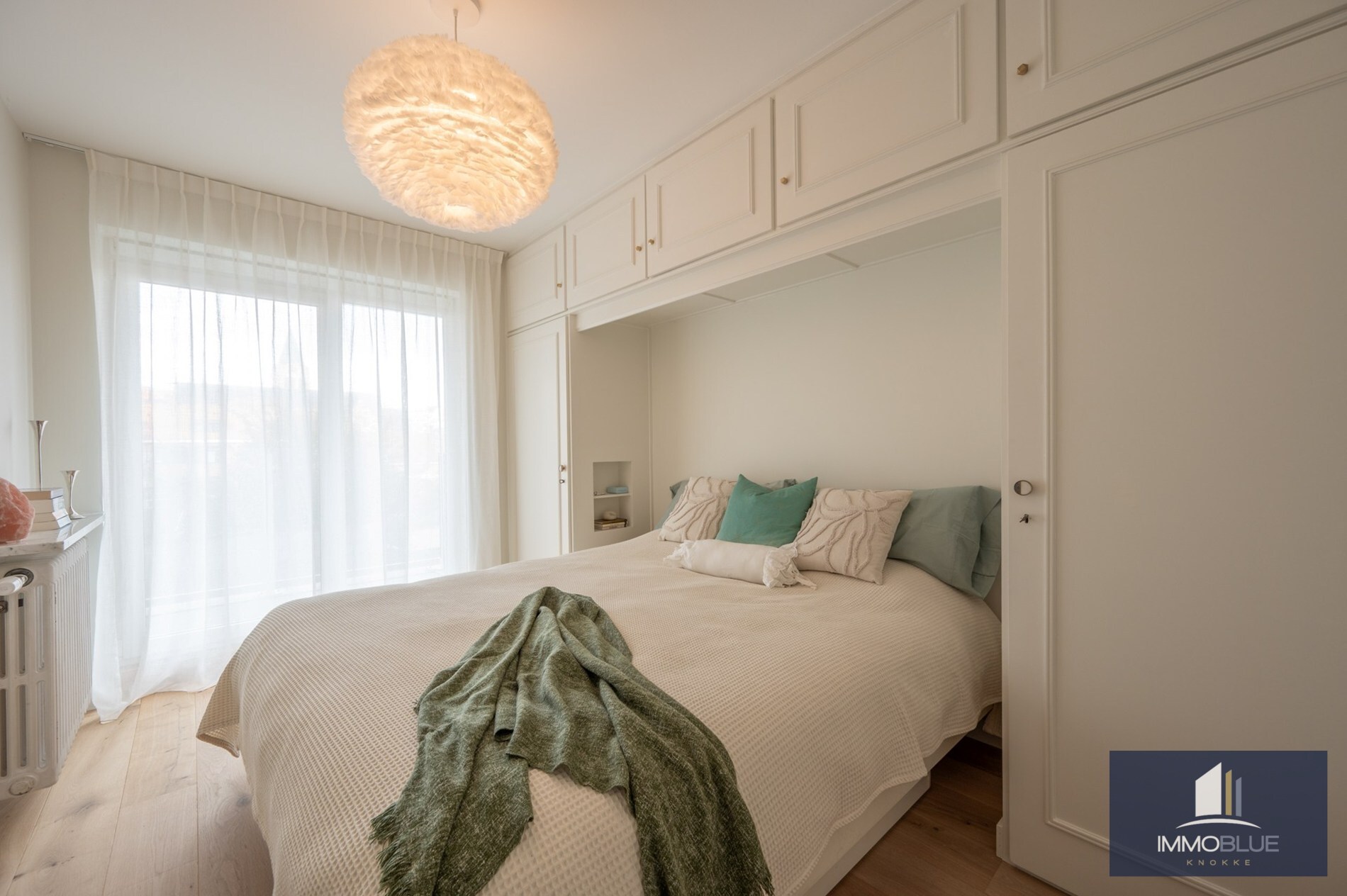 Stijlvol en volledig gerenoveerd appartement op wandelafstand van zee en het commerciële centrum. 