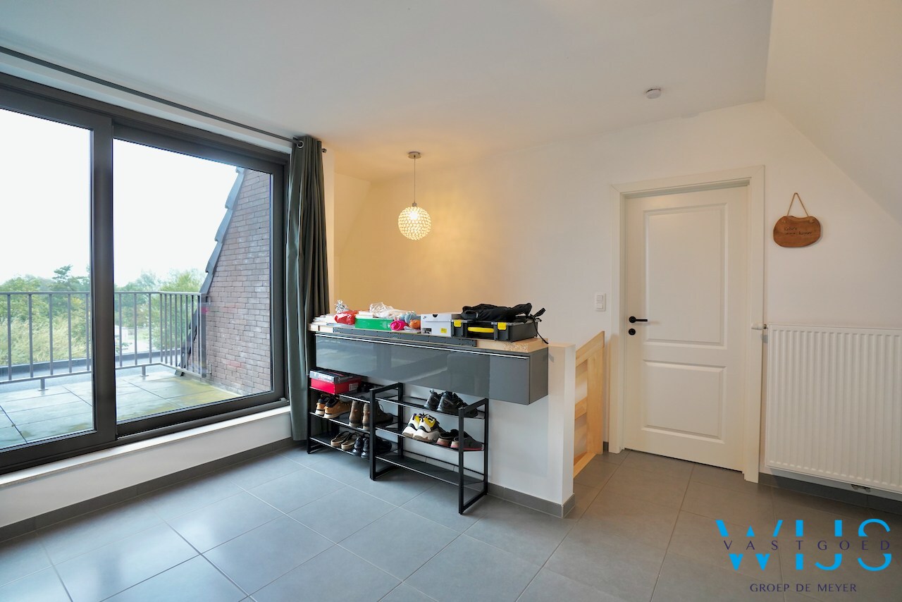 Prachtig appartement MET GARAGE in het rustige landelijke OOSTEEKLO ! 