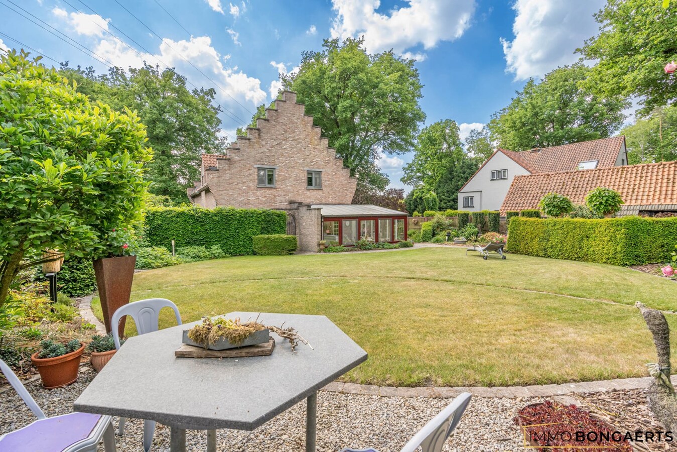 Zeer ruime woning op een leuke locatie te Bret-Gelieren 