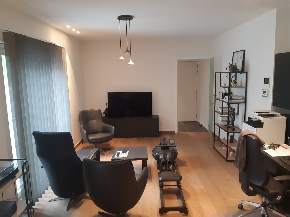 Ruim appartement in hartje Gavere. 