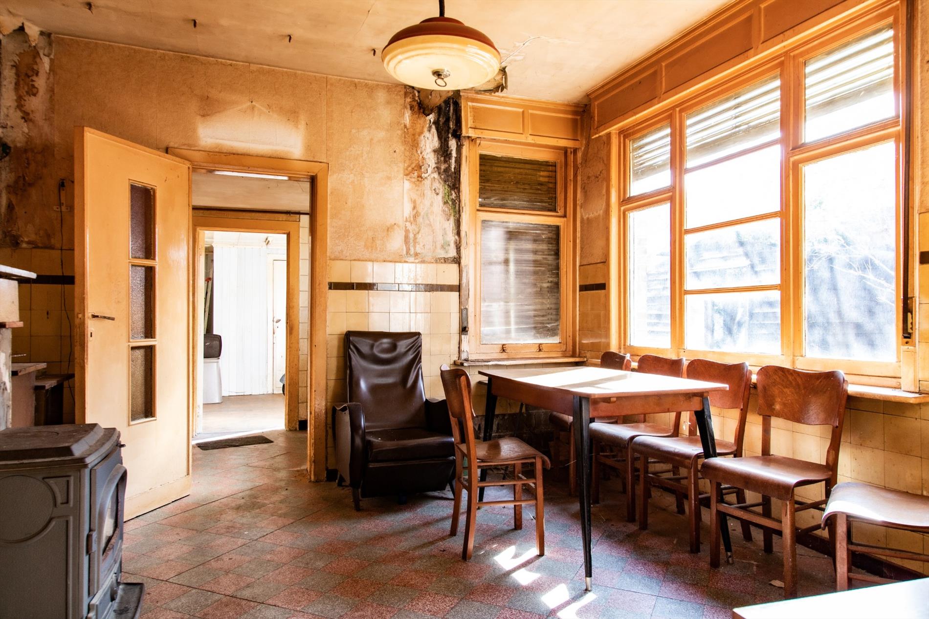 Totaal te renoveren art deco woning met 5 slpks op 950m² nabij centrum Maldegem 