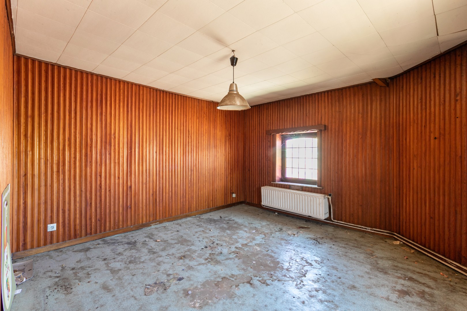 Handelshuis op een gunstige ligging vlakbij het station van Halle 