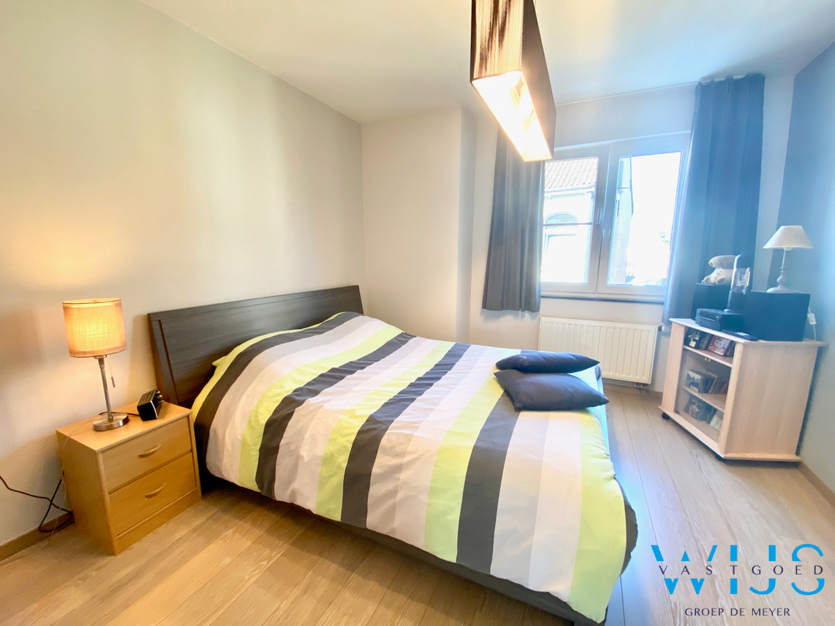 Prachtig 2 slaapkamer appartement MET ruim terras &amp; garage te ERTVELDE ! 