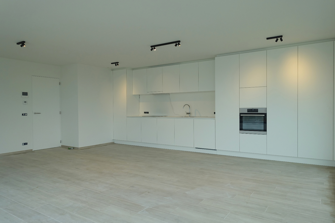 Kwalitatief nieuwbouwappartement met  enorm terras 