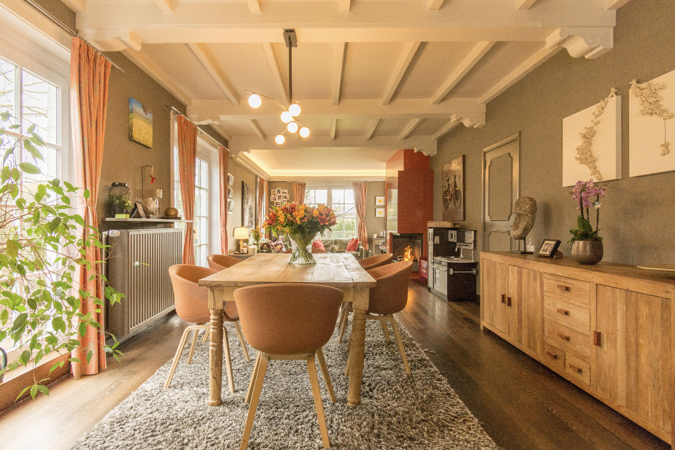 Ruime gezinswoning met verwarmd buitenzwembad 