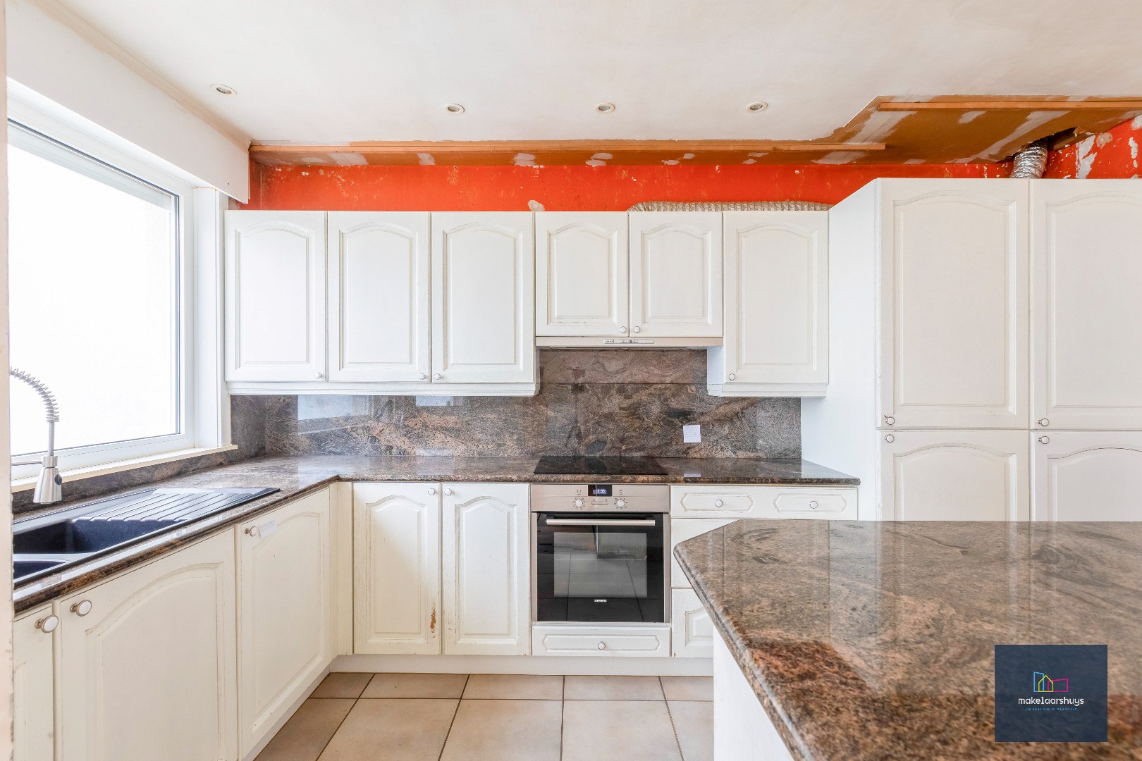 Te renoveren HOB met garage in Mariakerke 