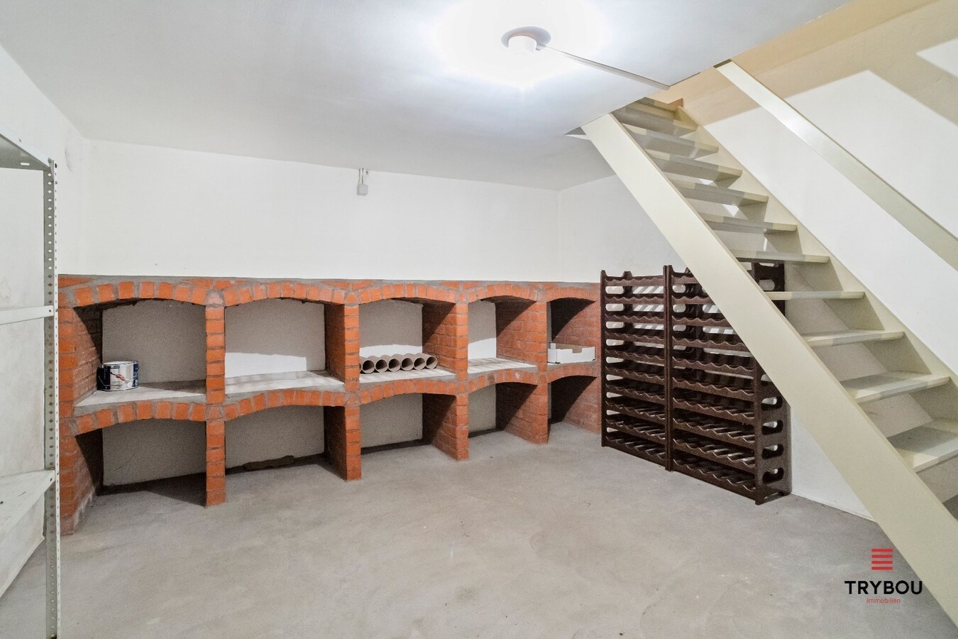 Statige villa, met enorm veel mogelijkheden, te koop in centrum Houthulst. 