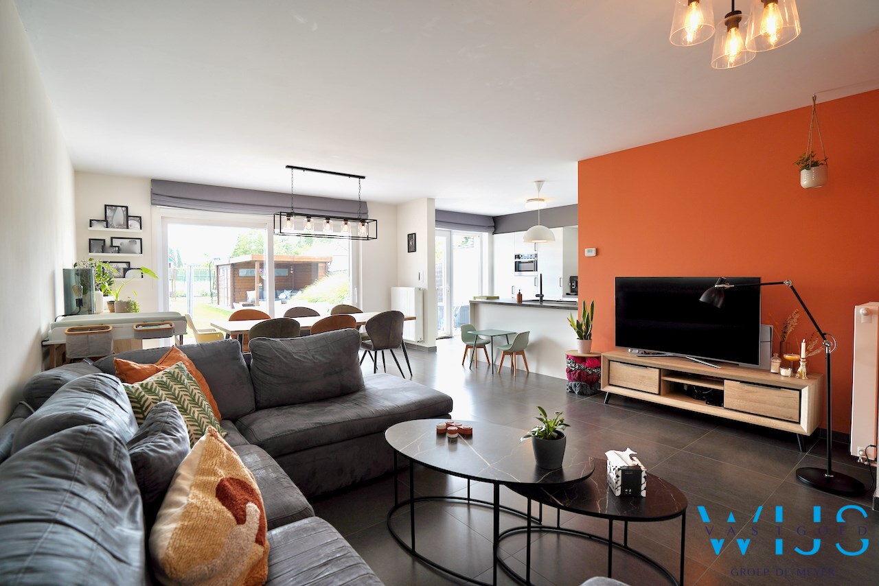 INSTAPKLAAR woonhuis met ZUIDgerichte tuin te Boekhoute ! 