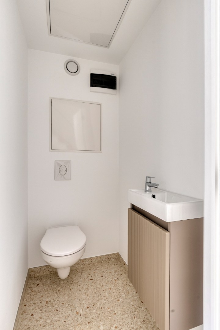 Volledig gerenoveerde studentenkamer in residentie met 15 studentenkamers en een 1slaapkamer appartement in hartje Leuven - EPC label A! 