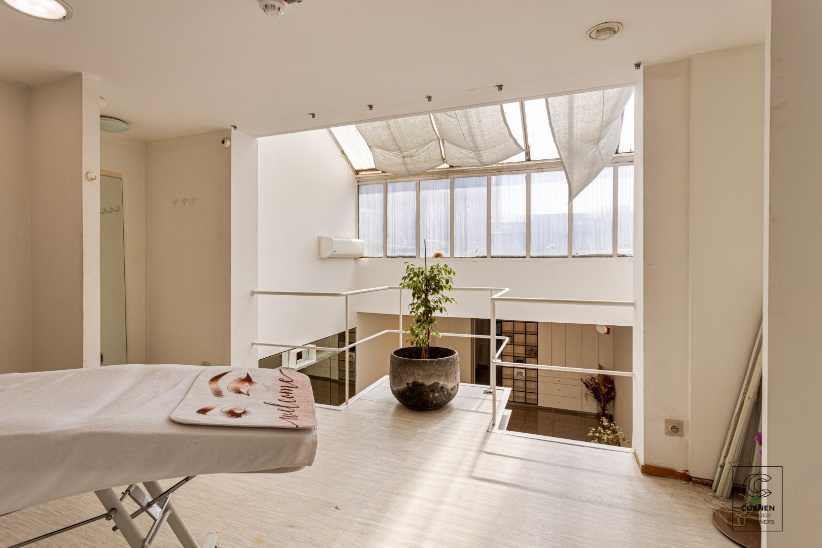 Prachtige handelsruimte met een bruikbare oppervlakte van 355 m² op een SCHITTERENDE locatie te Berchem 