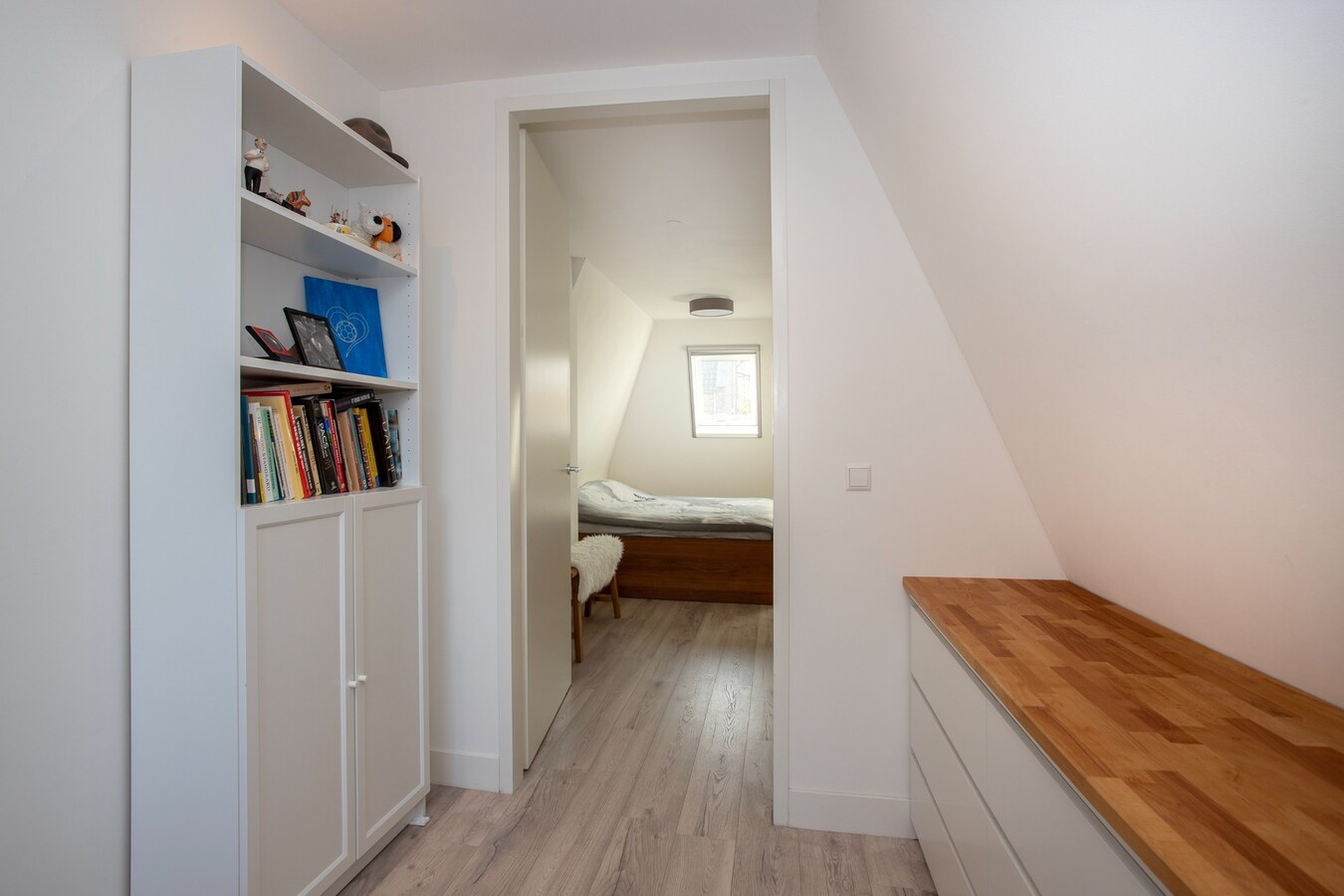 Zeer ruime hoekwoning met volop leefruimte en groen uitzicht in kindvriendelijke wijk! 