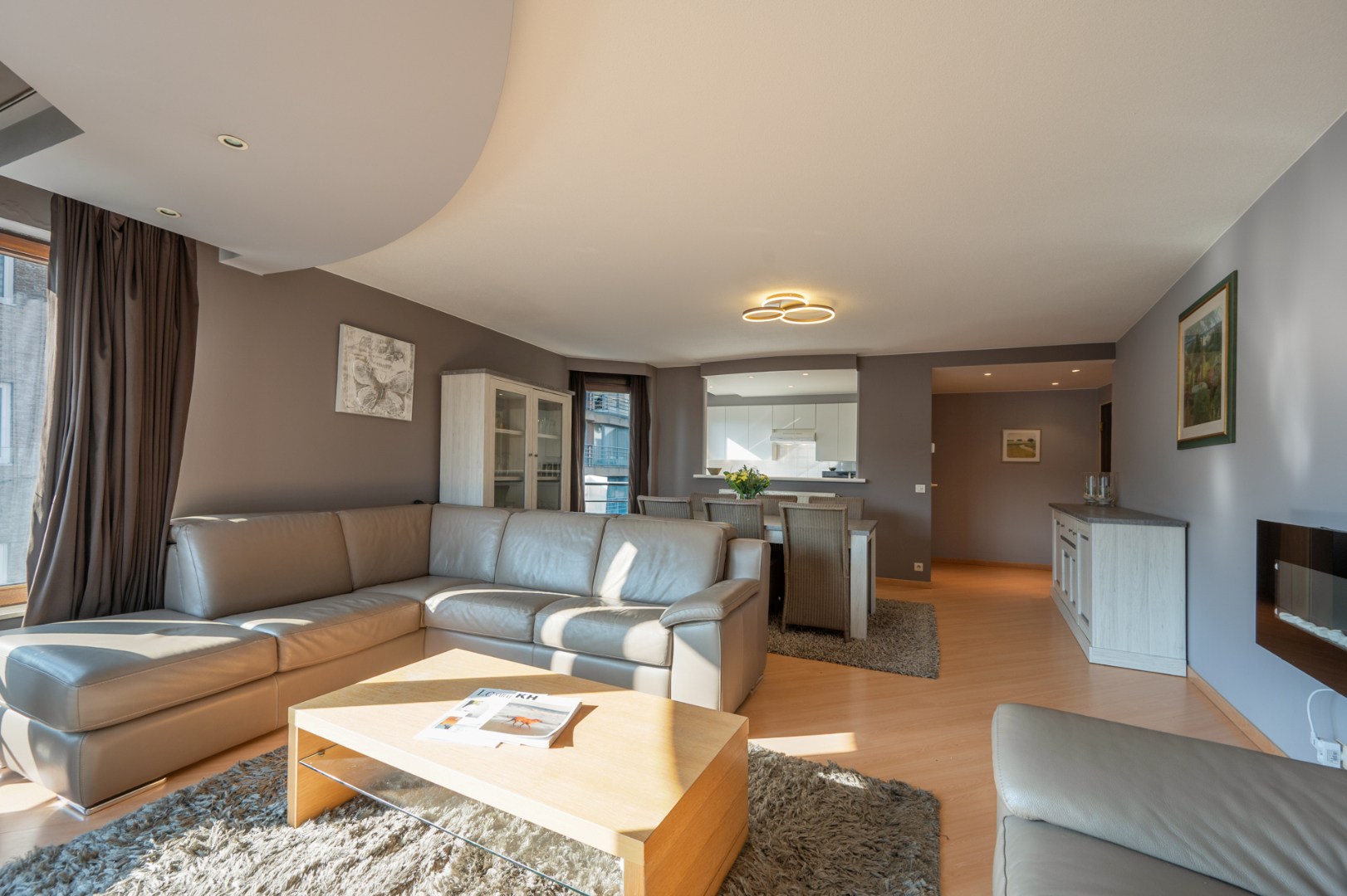 Uiterst ruim appartement met 3 slaapkamers en 2 badkamers 