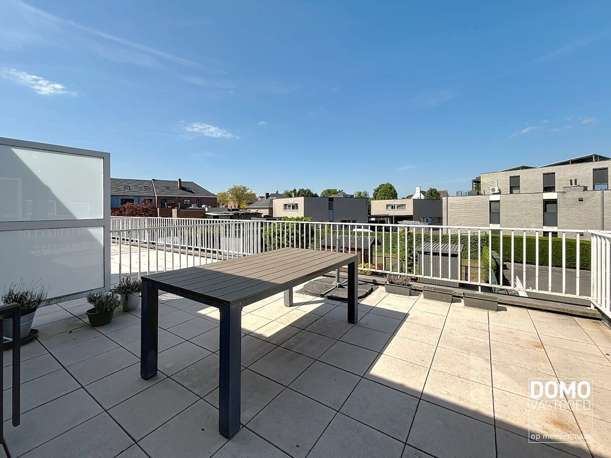 Ruim en lichtrijk duplex appartement met twee terrassen - inclusief 3 autostandplaatsen - EPC: B 