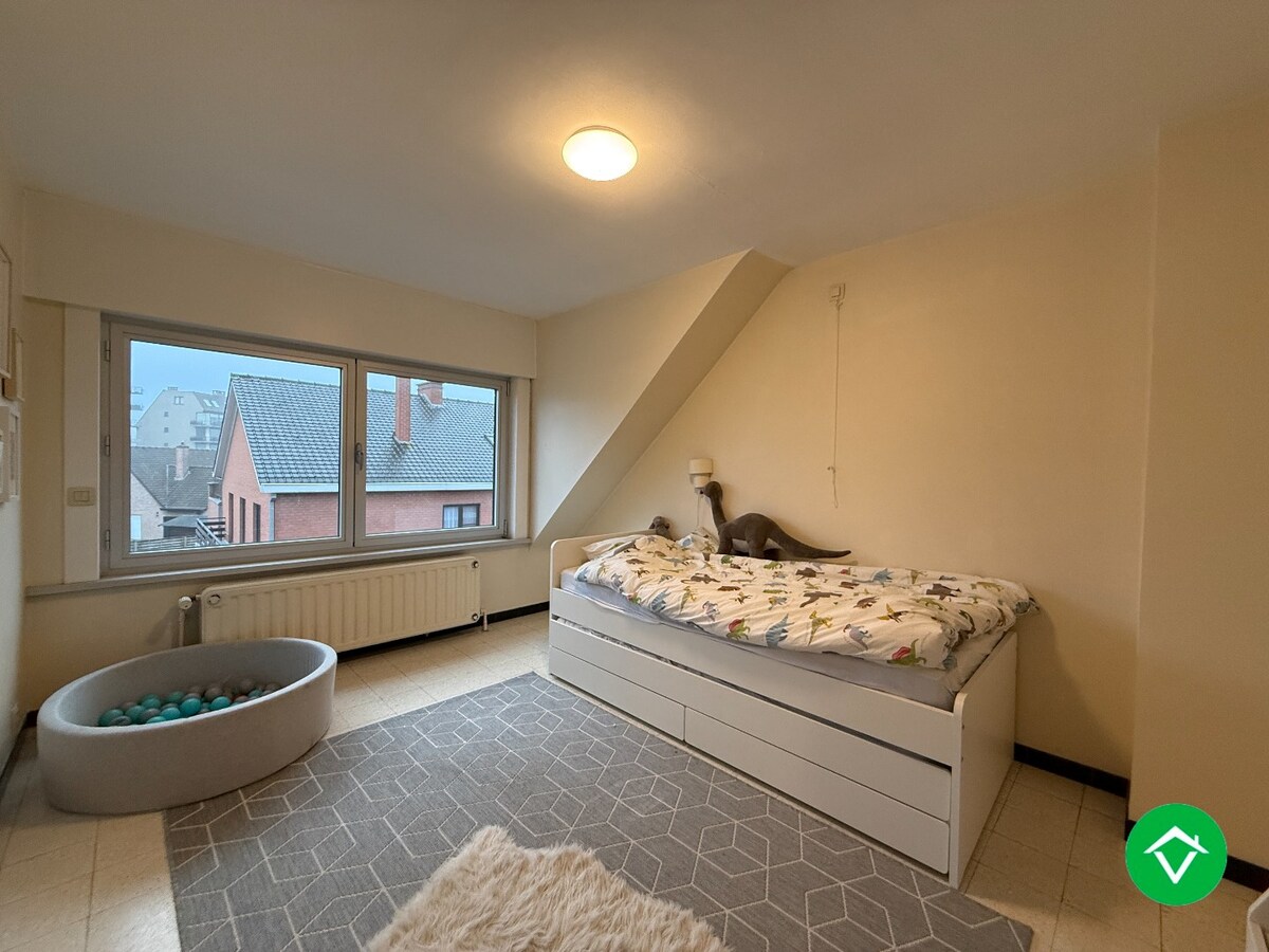 Ruime bel-étagewoning met 3 slaapkamers, garage en tuin 