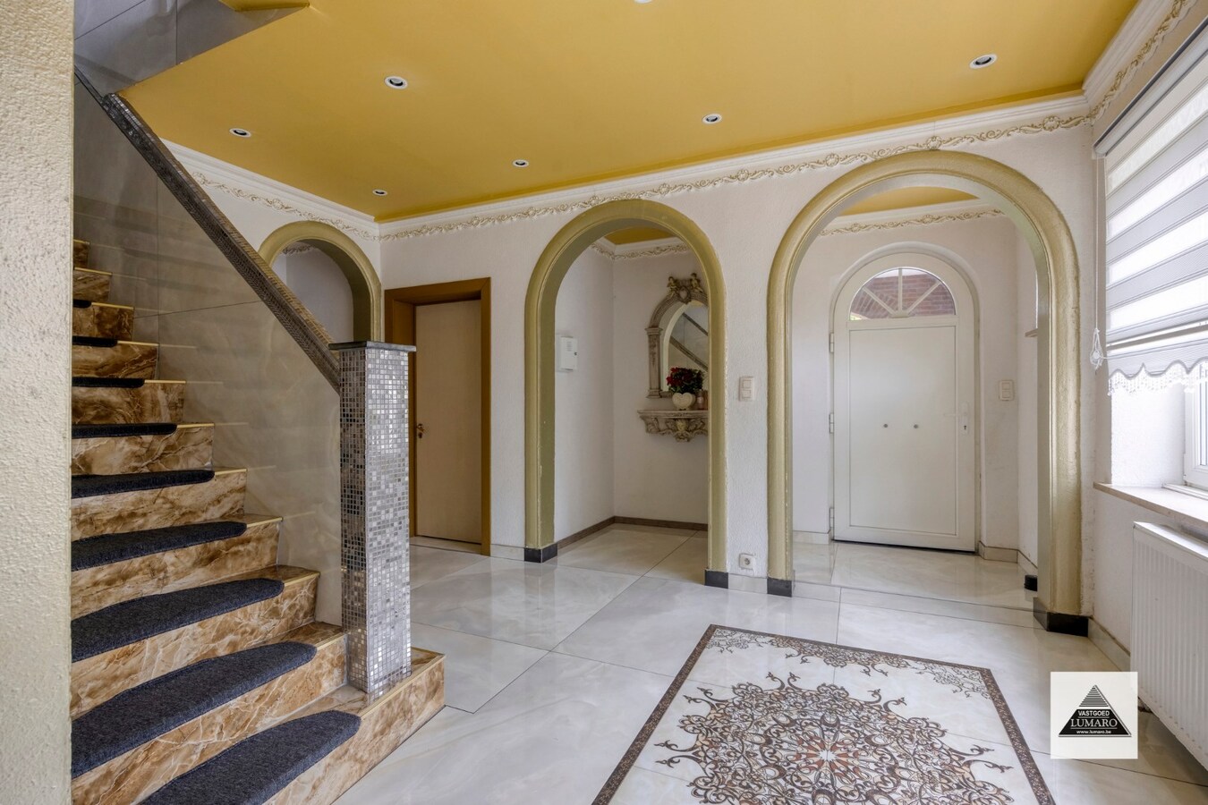 Villa / praktijk / BenB/ kamerwonen /... - Koolmijnlaan 11, Houthalen - perceel 2.700 m². 