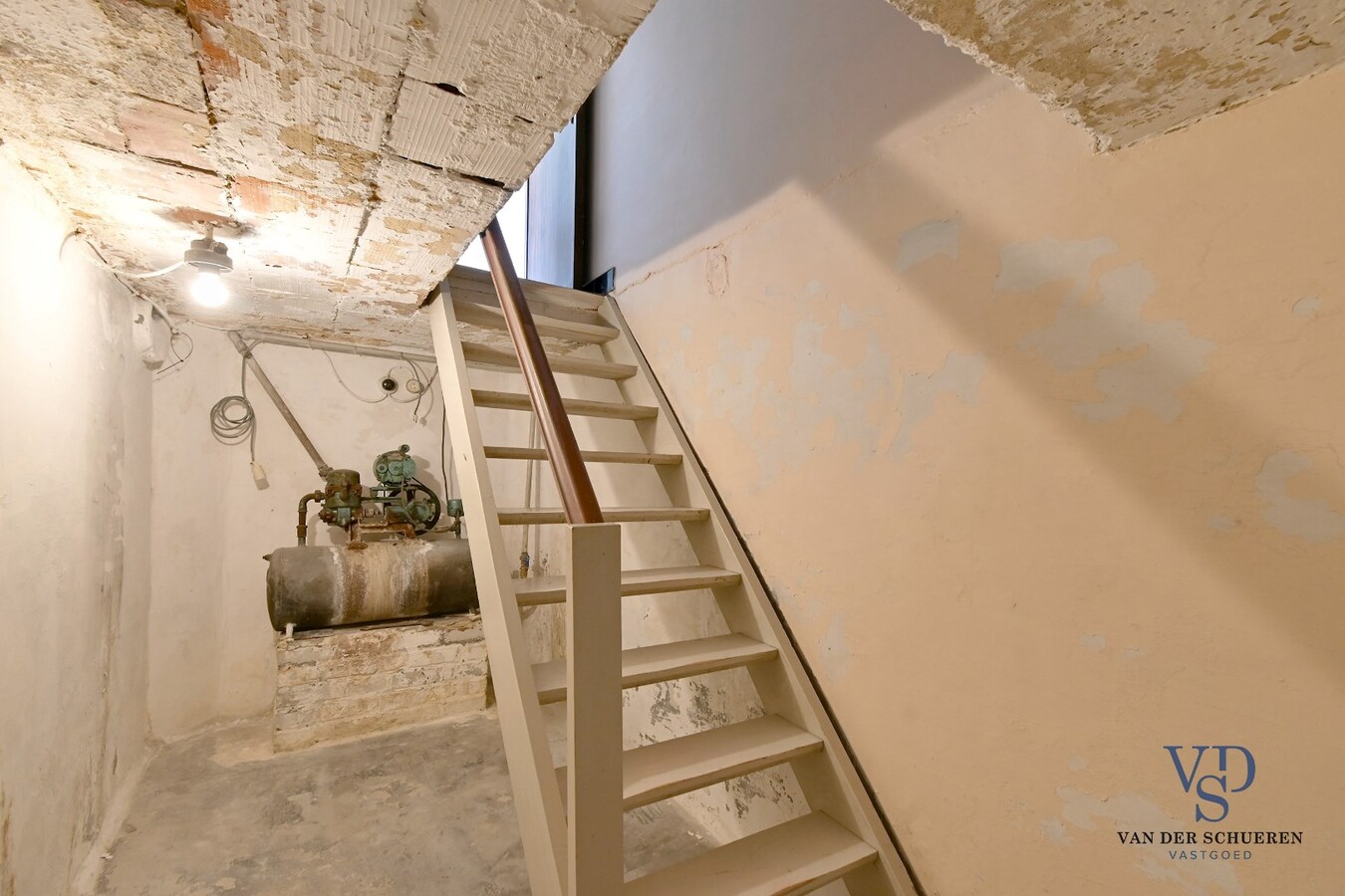 Half Open gezinswoning met potentieel 