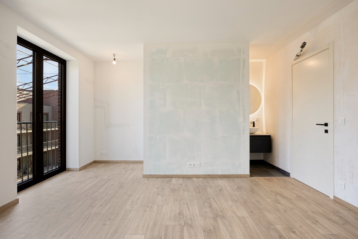 Instapklare woning met zeer goede afwerking, 3 slaapkamers, 3 badkamers, tuin, terras en autostaanplaats in het centrum van Tienen – EPC 27 kWh/m² - bewoonbare opp. 172 m² 