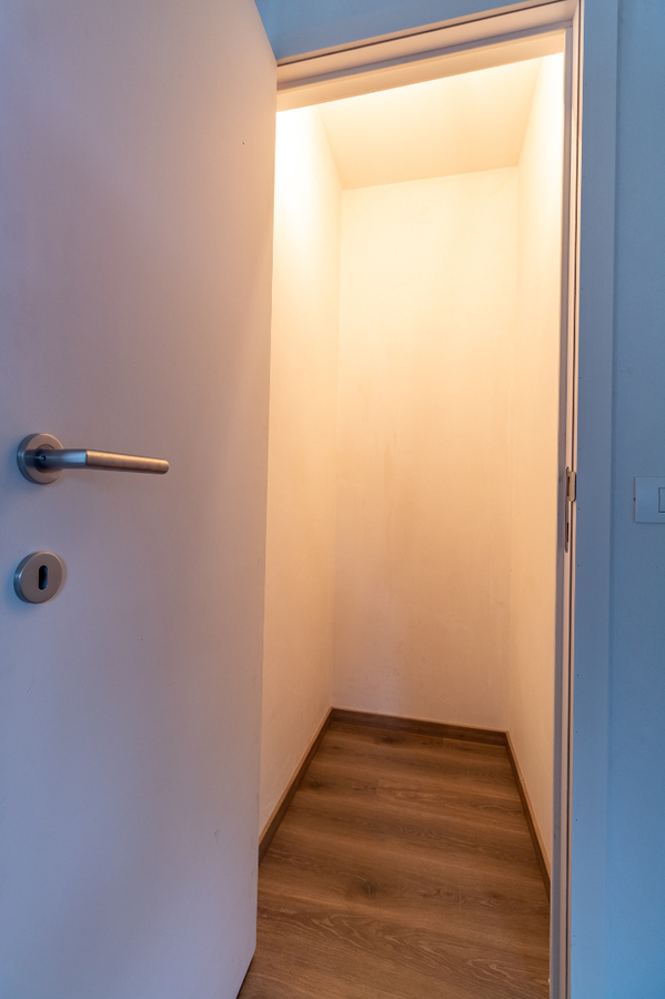 LICHTRIJKE MODERNE HALFOPEN NIEUWBOUWWONING TE OOSTDUINKERKE 