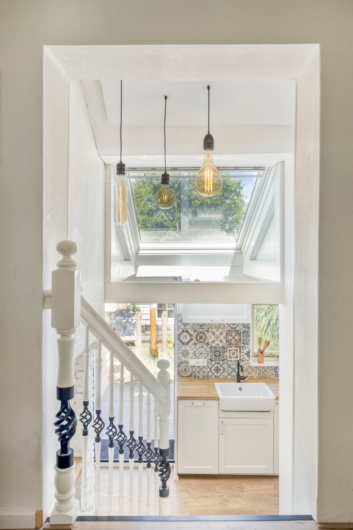 Sfeervol gerenoveerde dijkwoning met riante schuur. 