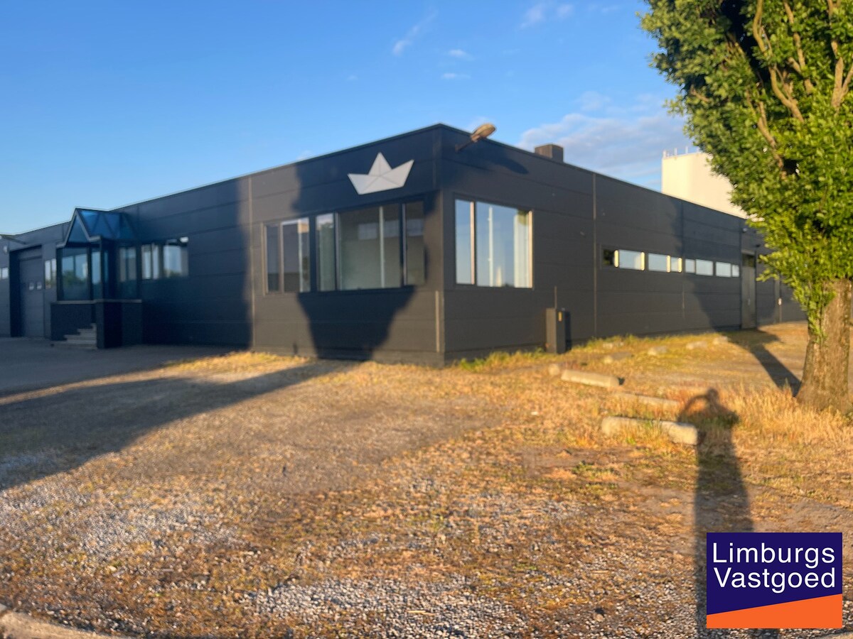 Industriële multifunctionele bedrijfsruimte van 1500m² in Hasselt met 2080 m² perceeloppervlakte en 50.00 parkeerplaatsen 