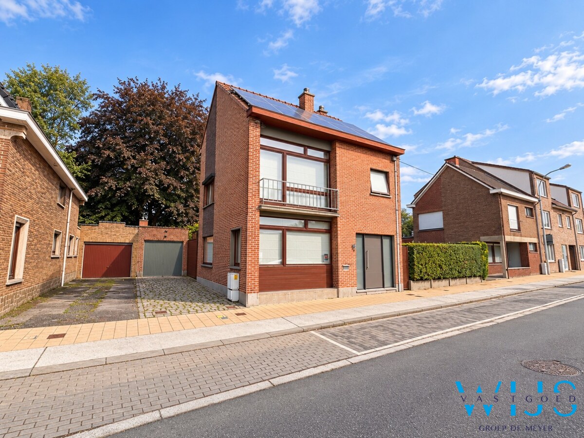Verzorgde halfopen woning met 4 slaapkamers, tuin en aparte praktijkruimte in Rieme 