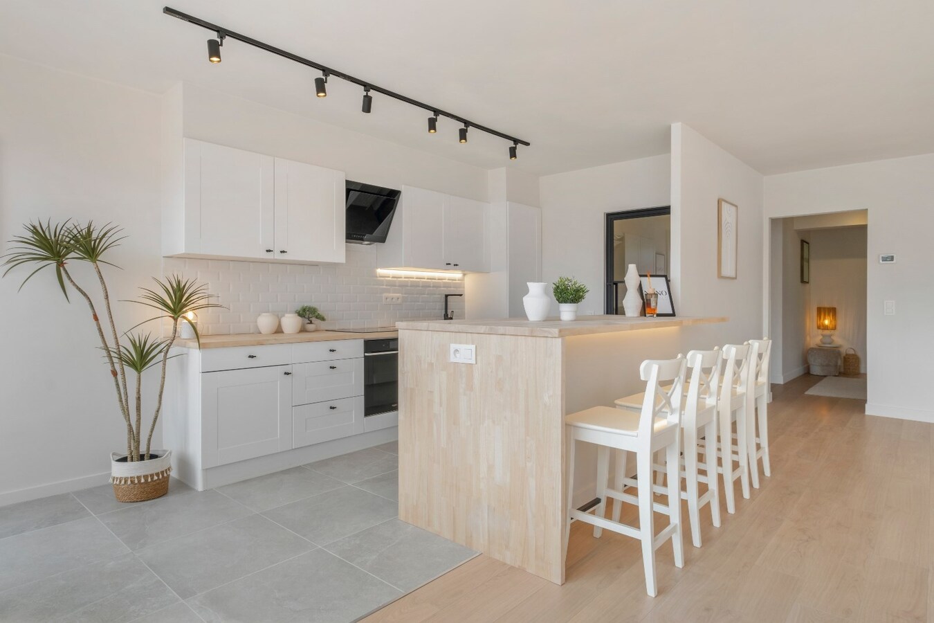 Prachtig 2-slaapkamer appartement (100m2)  met terras en garage te Kortrijk ! 