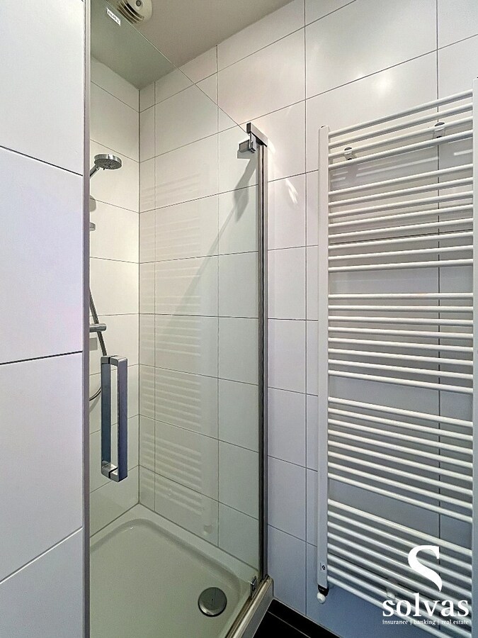 Zéér mooi en ruim appartement te huur in centrum Waarschoot 