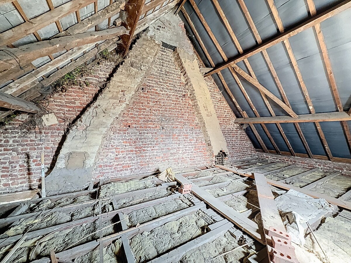 Leuk renovatieproject op gunstige locatie te Oosterzele 