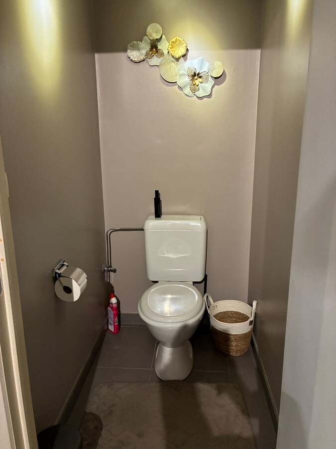 Ruim 2 slaapkamer appartement mét garage 