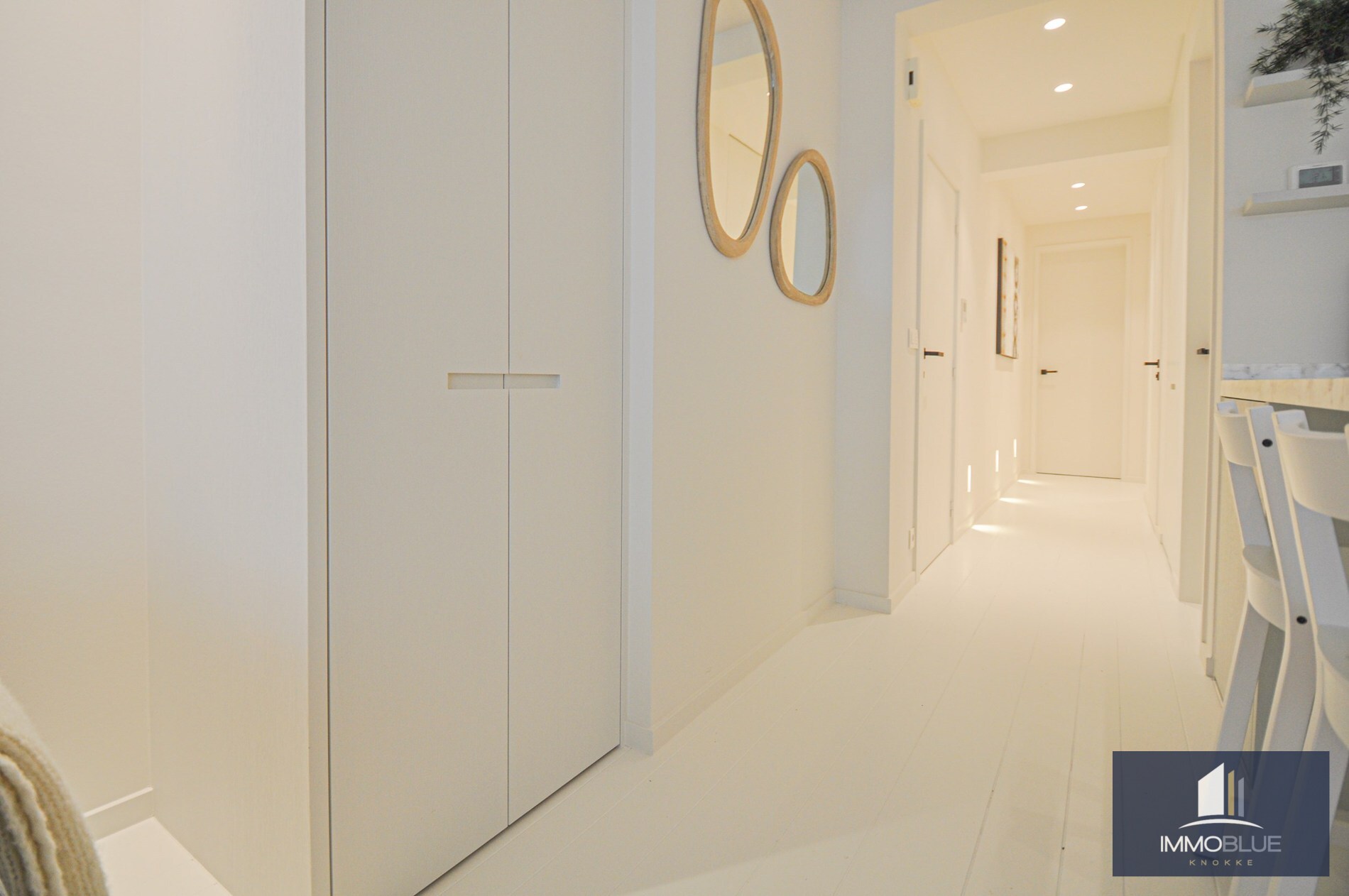 Volledig gerenoveerd appartement met een mooi zijdelings zeezicht gelegen in het Zoute. 