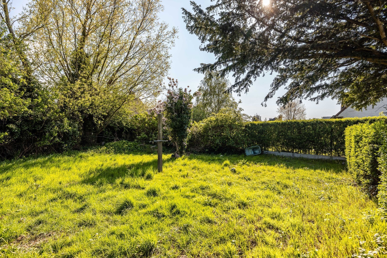 Authentieke woning met zonnige tuin, garage en bouwgrond 