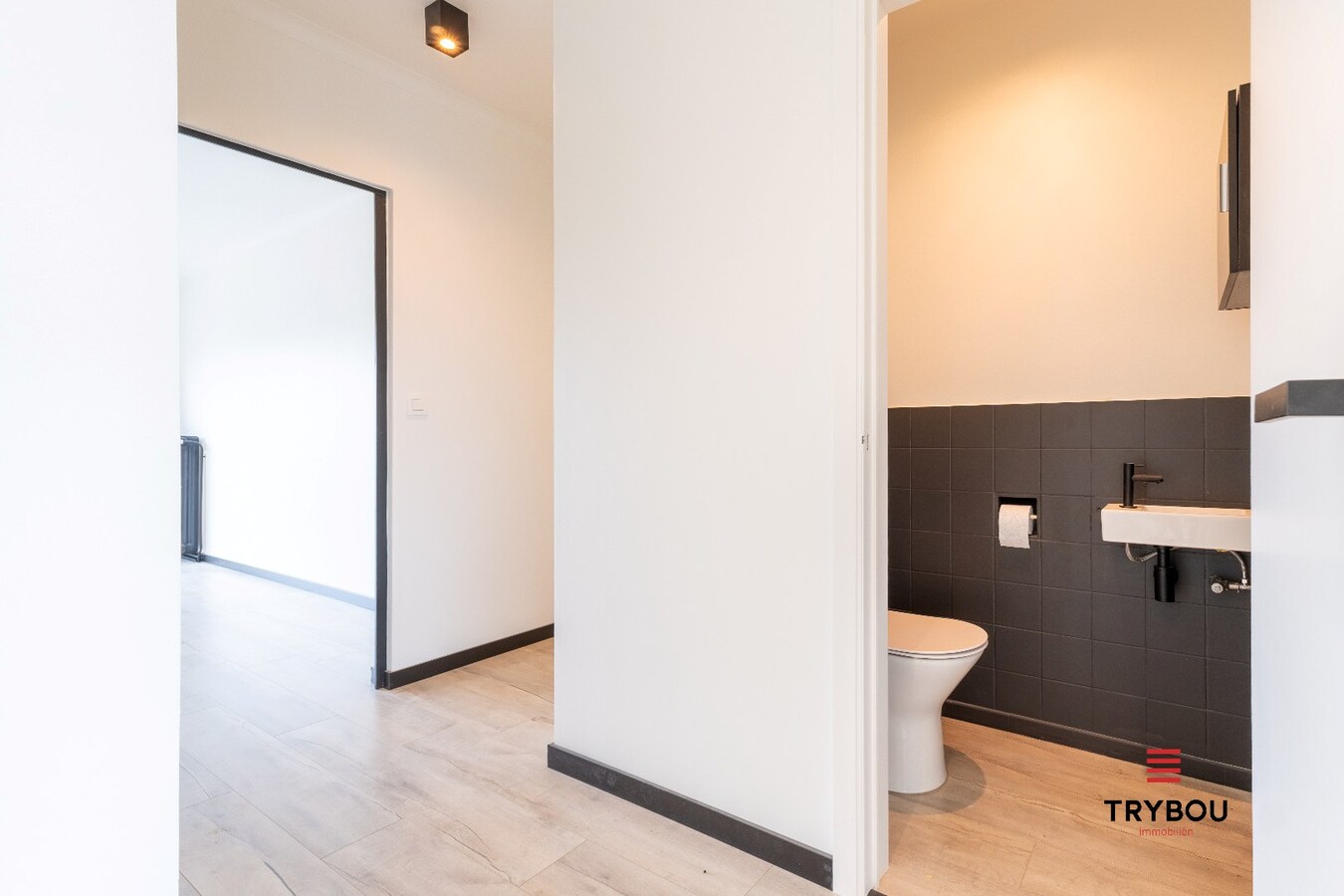 Volledig gerenoveerd 2-slaapkamerappartement te koop – rand centrum Ieper 