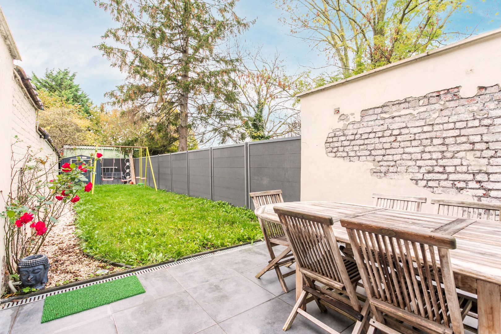 Volledig gerenoveerde woning, 3 slpks en tuin te koop centrum Halle 