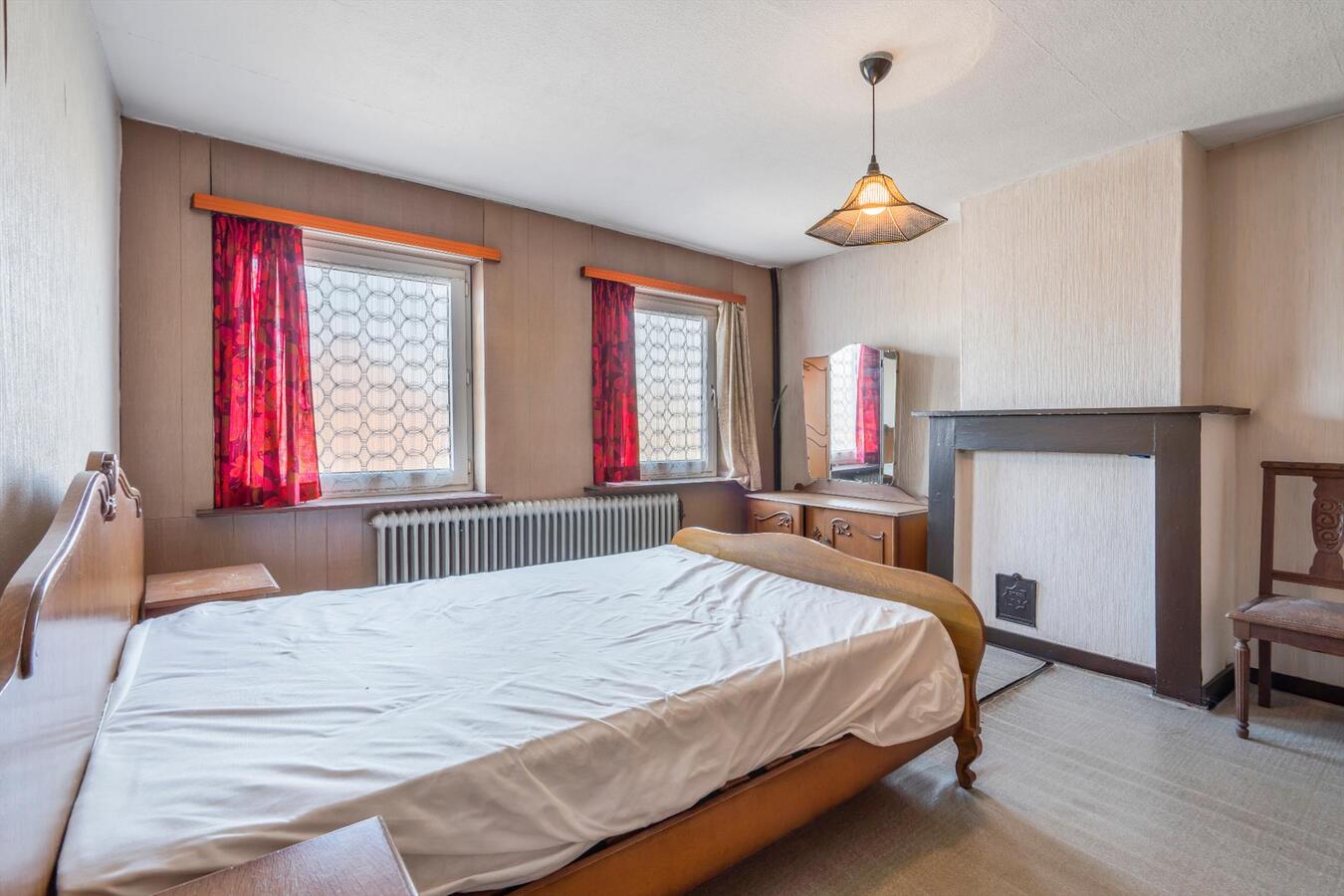 Residentieel gelegen karakterwoning op ruim perceel van 1886 m². 