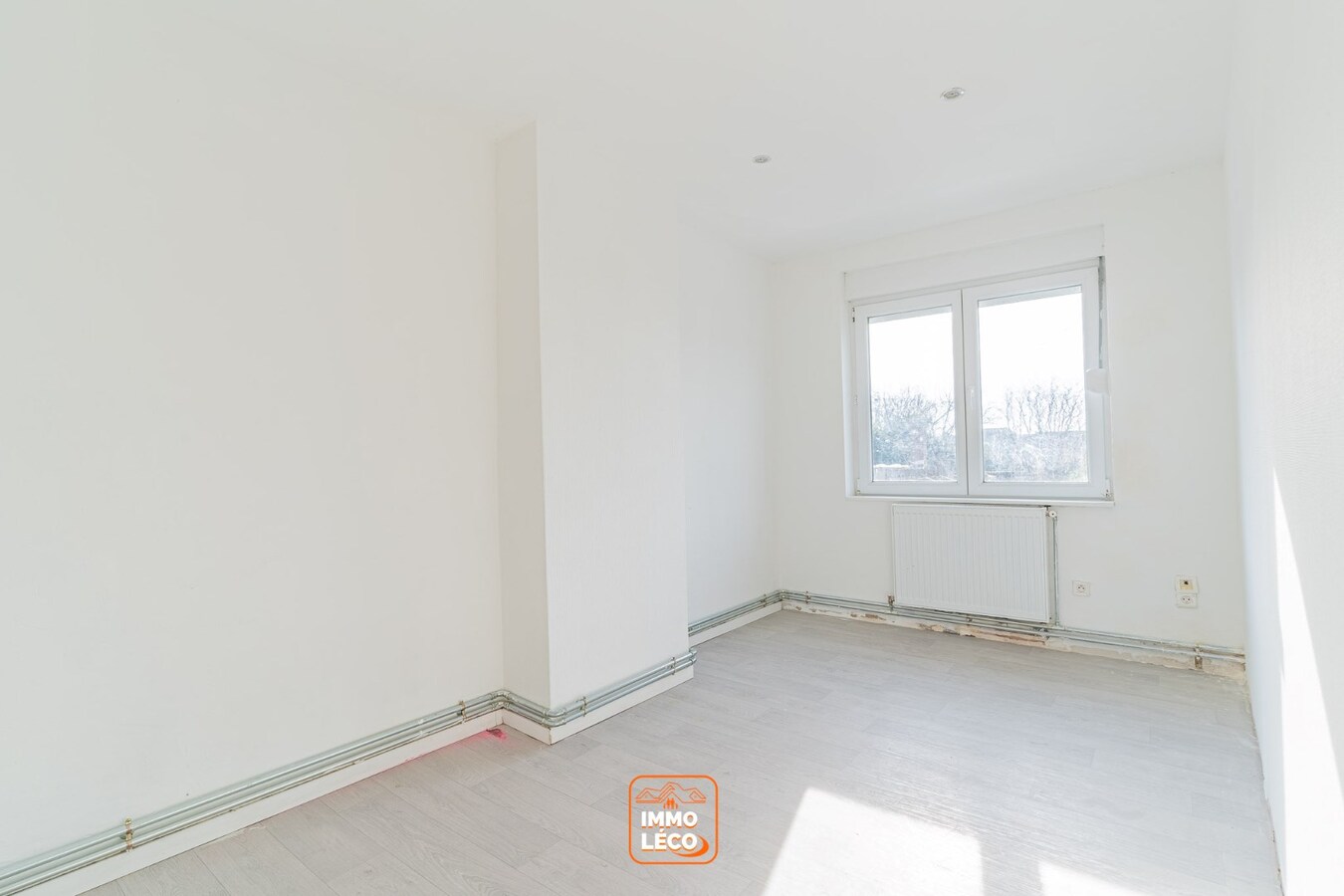 Maison 4 chambres avec jardin, dans une rue avec facilités de stationnement 