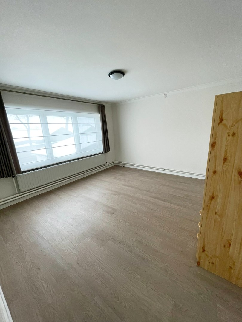 Vrijstaande, energiezuinige woning met 4 slpk en garage op een perceel van 25 a. 