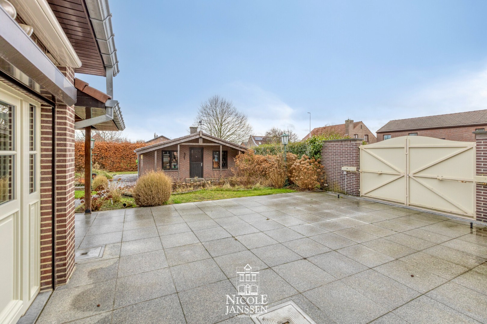 Oprit met automatische poort