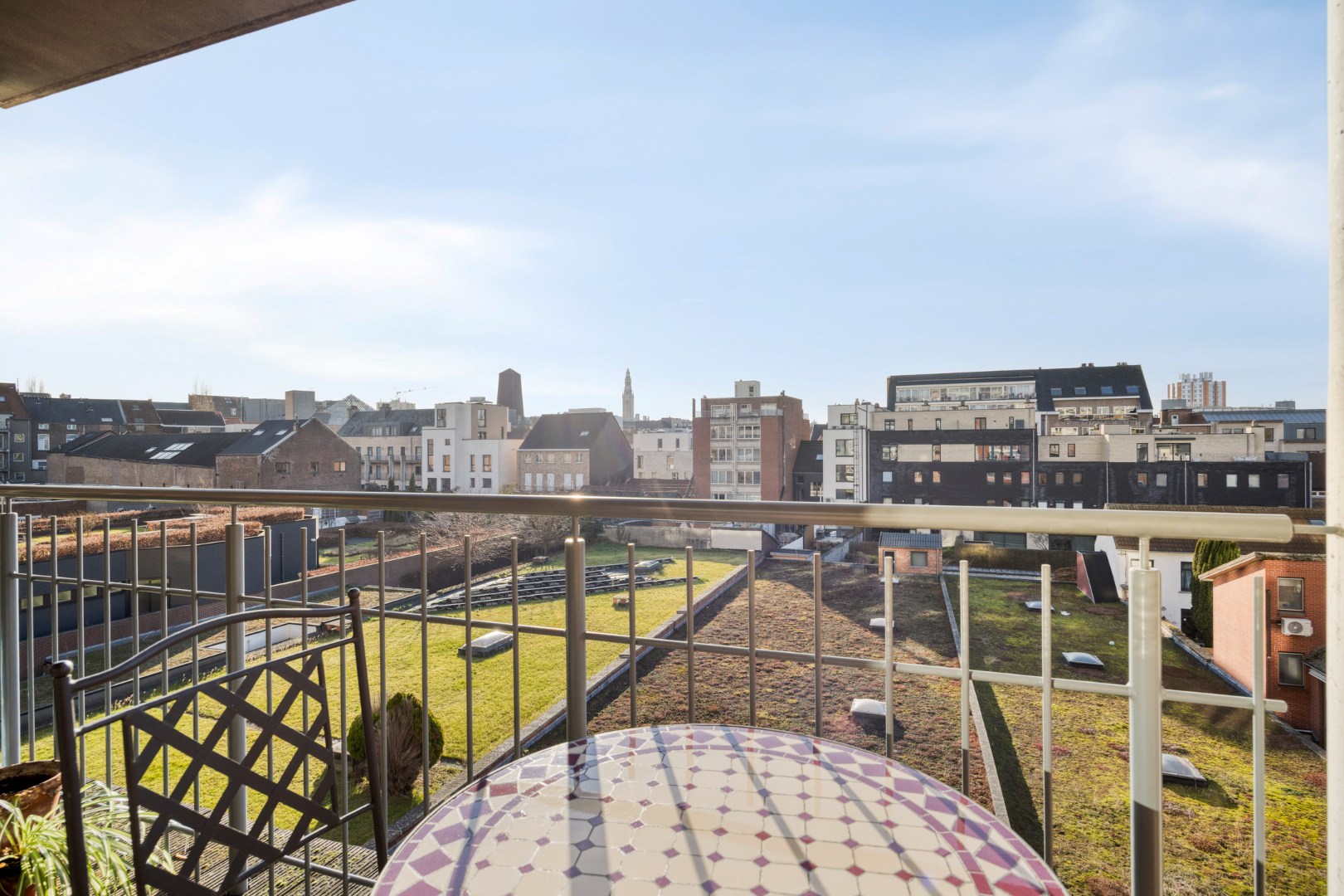 Appartement met 2 slaapkamers, ruim terras en garagebox in Leuven! – EPC 92 kWh/m² – bewoonbare opp. 94m² 