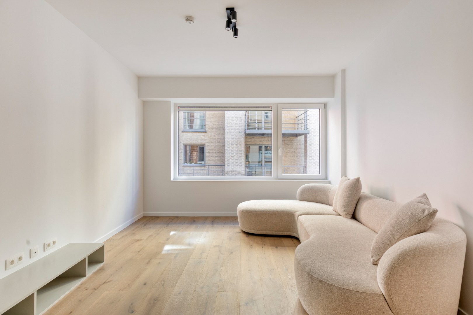 Volledig gerenoveerd en bemeubelde appartement met slaapkamer en bureau en terras in centrum Leuven! 