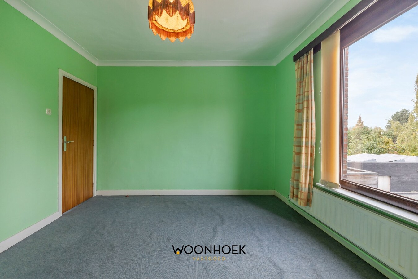 Halfopen bebouwing met 3 slaapkamers &amp; zij-ingang. 