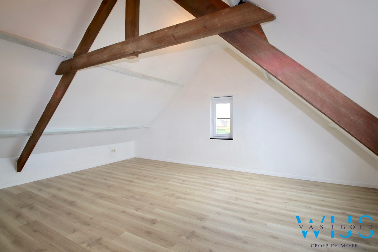 Volledig gerenoveerd woonhuis op 750m² in hartje Ertvelde ! 